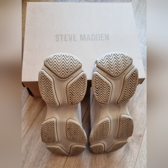 Steve Madden beige shoes - Picture 5 of 6